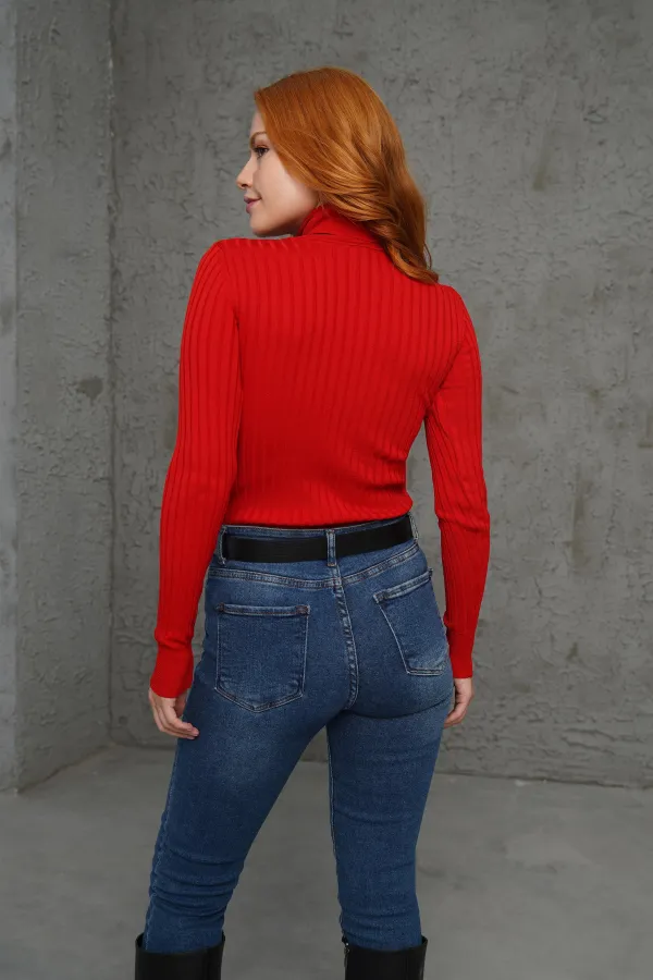 Pull rouge tricoté à col roulé et détails côtelés, en gros