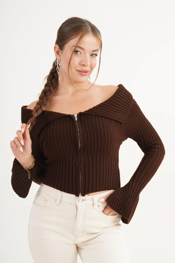 Blouse en tricot marron à col Madonna et fermeture éclair intégrale en gros