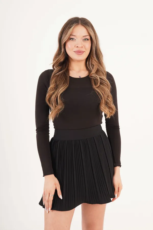 Jupe noire en gros avec taille élastique et short intégré