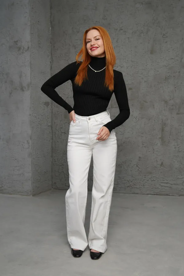 Pull noir tricoté à col roulé et détails côtelés, en gros