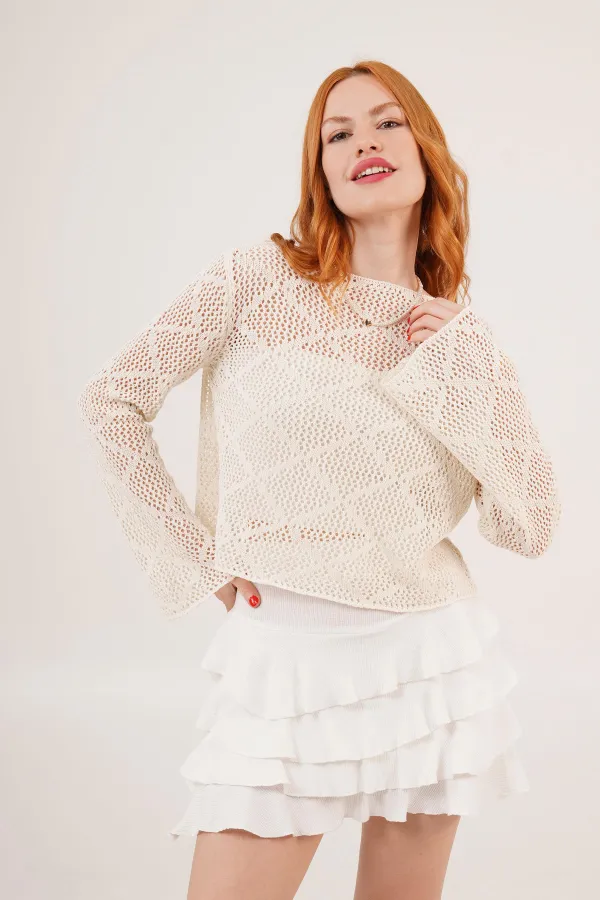 Kayık Yaka Volan Kol Detaylı Ajurlu Toptan Ekru Bluz