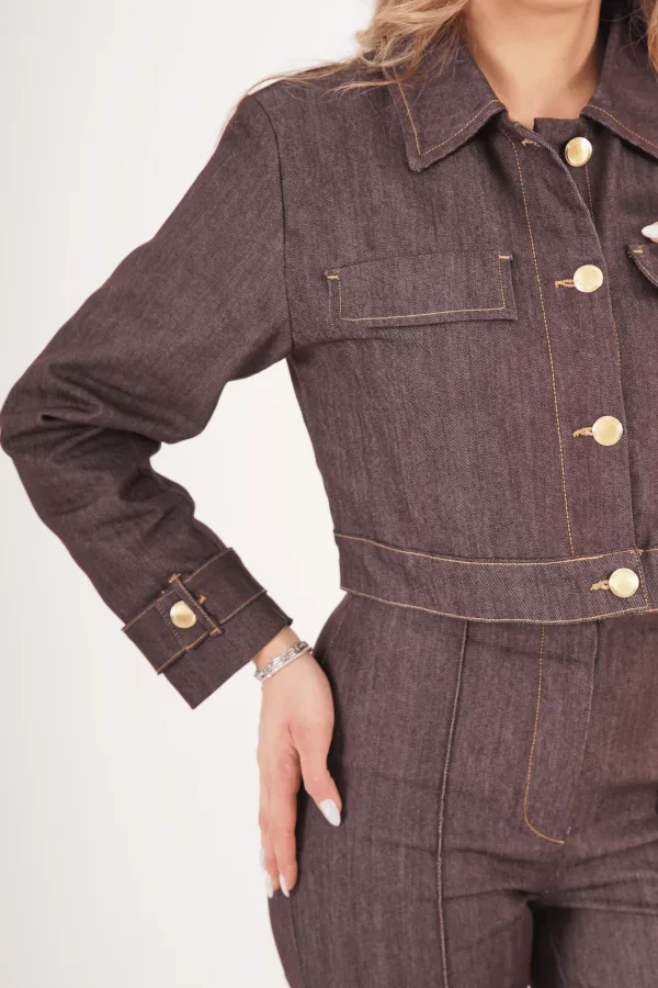 Veste et pantalon en denim café à boutons dorés