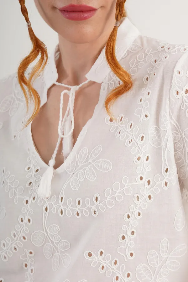 Güpürlü Püskül Bağcıklı Kısa Kol Toptan Beyaz Bluz