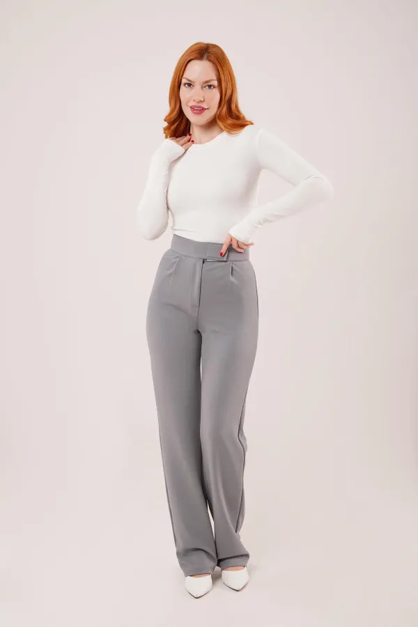 Pantalon gris en gros avec détails velcro