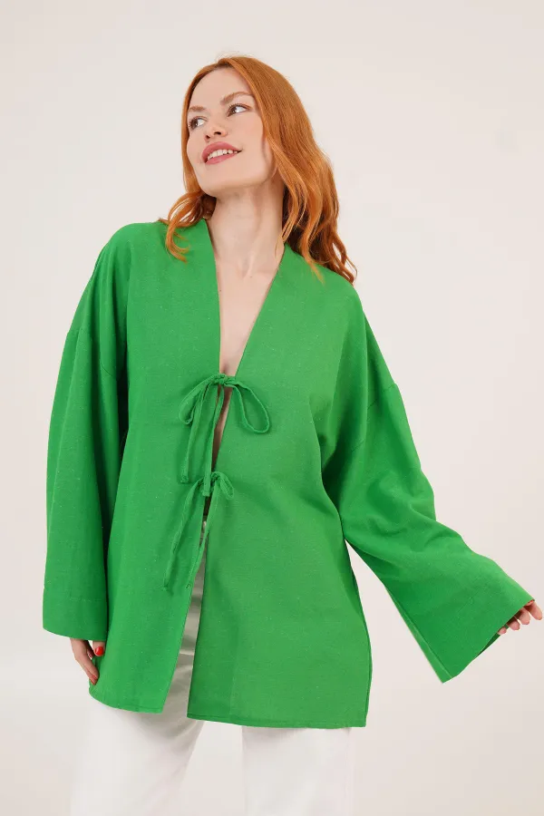 Tunique verte en gros avec détail de cravate sur le devant et manches espagnoles