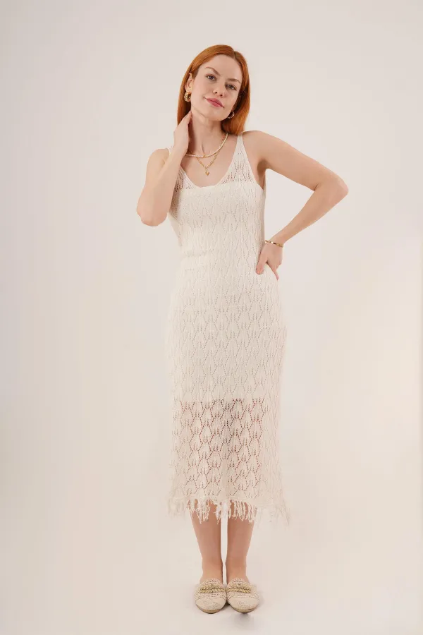 Robe ajourée à col en V et détails à pompons couleur crème en gros