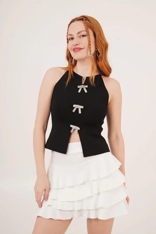 Taşlı Fiyonk Broş Detaylı Sıfır Kol Toptan Siyah Bluz