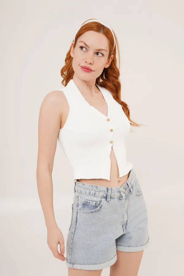 Chemisier blanc en gros avec détails sans boutons de manchette