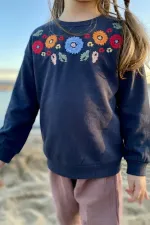 Çiçek Nakışlı Sweatshirt 2-7 Yaş Lacivert