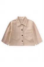 Veste en gabardine beige à grandes poches doubles, pour les enfants de 2 à 7 ans.