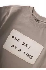 T-shirt à appliqué « Un jour à la fois », 2-10 ans, taille S, couleur vison