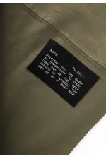 T-shirt détaillé avec étiquette, couleur olive, pour enfant de 8 à 12 ans.