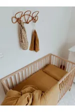 Parure de lit en mousseline avec pochette 100 x 135 cm +/- 3 cm, drap-housse 120 x 150 cm, taie d'oreiller 35 x 45 cm, jaune moutarde