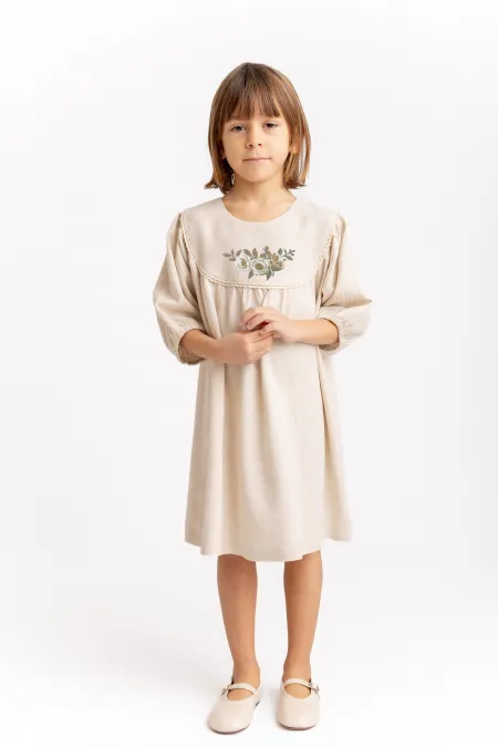 Robe en lin brodé à ourlet effiloché pour enfants de 2 à 7 ans, couleur naturelle