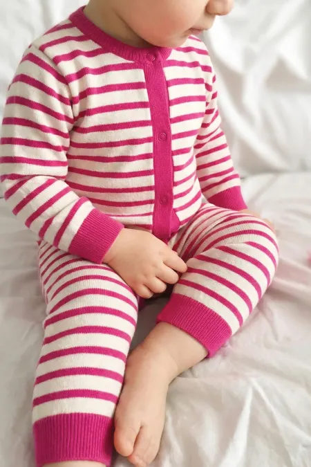 Salopette rayée en maille fuchsia pour bébé de 0 à 3 ans