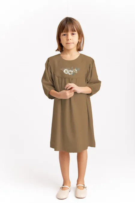 Robe en lin brodée à ourlet effiloché, couleur caramel, 2-7 ans