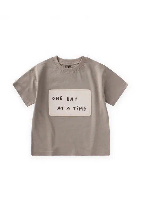 T-shirt à appliqué « Un jour à la fois », 2-10 ans, taille S, couleur vison