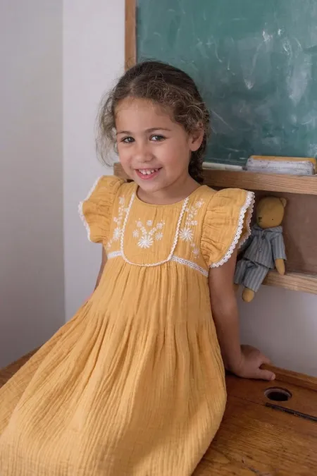 Robe fille en mousseline brodée biologique jaune pastel, 2-10 ans