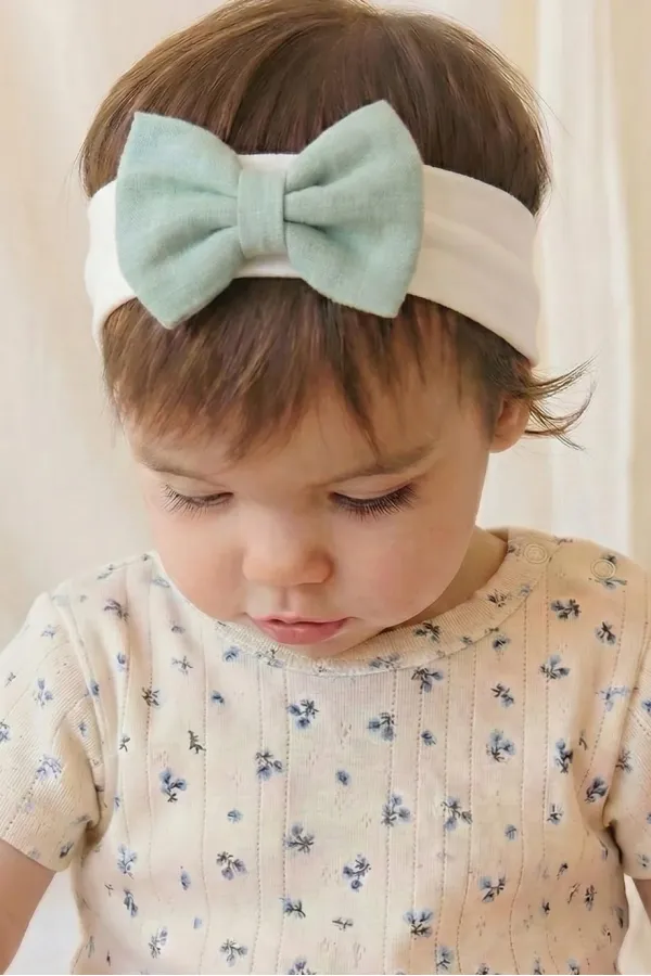 Kurdeleli Bebe Bandanası Mint Yeşili