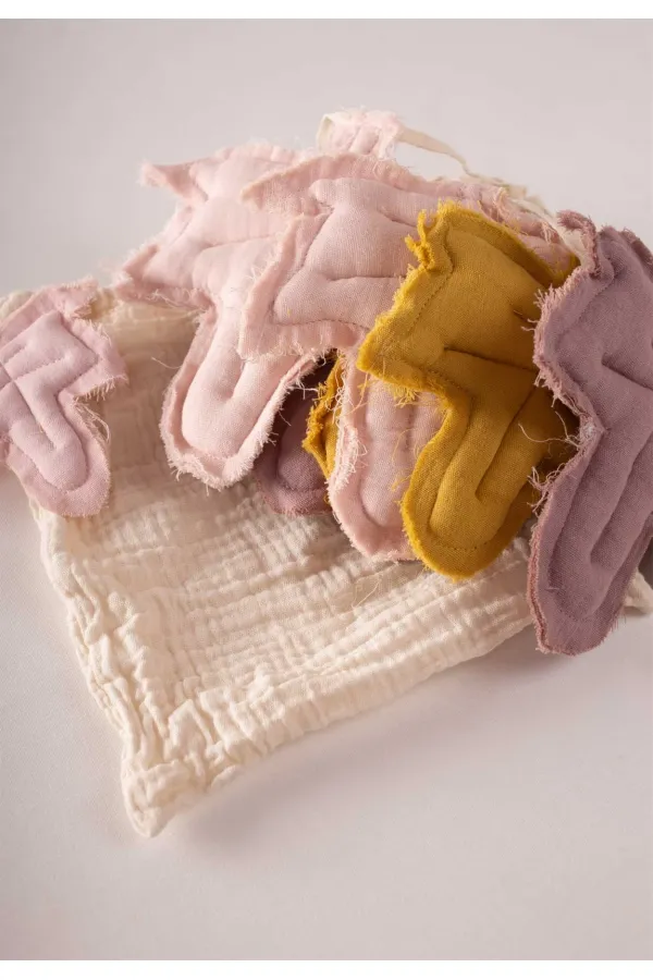 Maple Leaf Muslin Row Children's Room Banner Powder