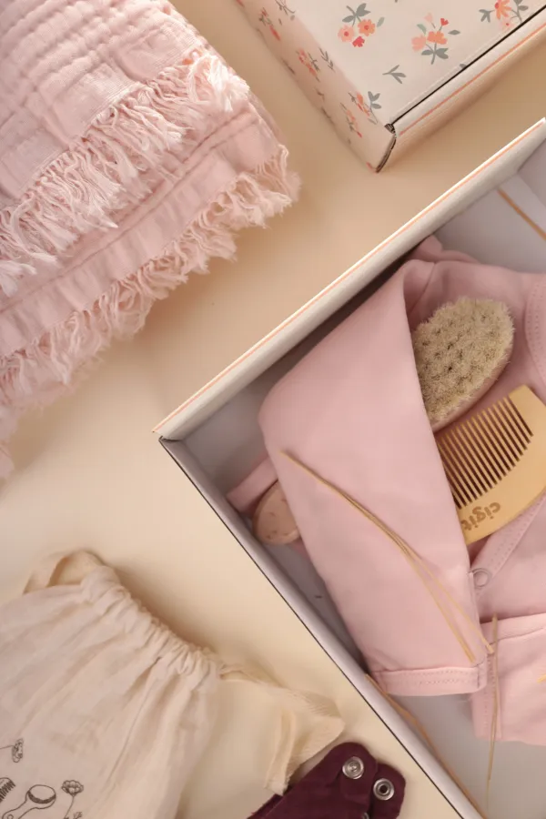 Coffret cadeau standard pour bébé fille Cigit