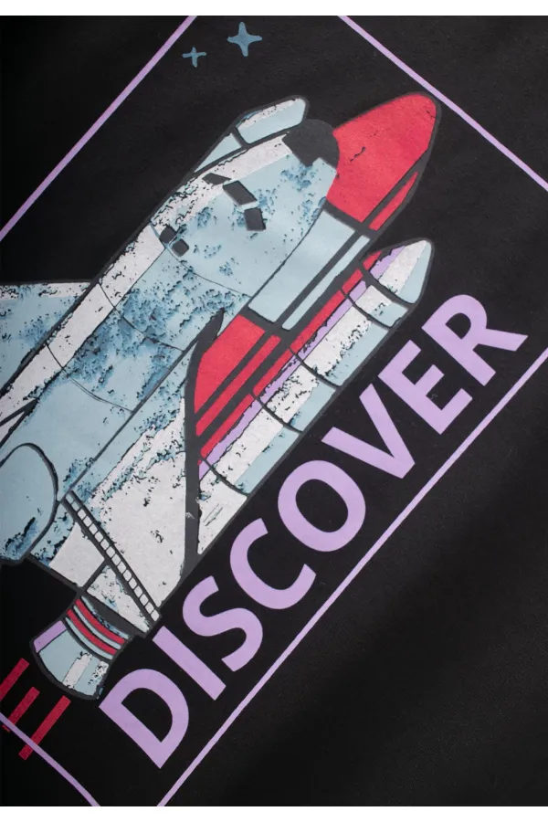 Découvrez le T-shirt imprimé noir pour enfants de 8 à 12 ans.