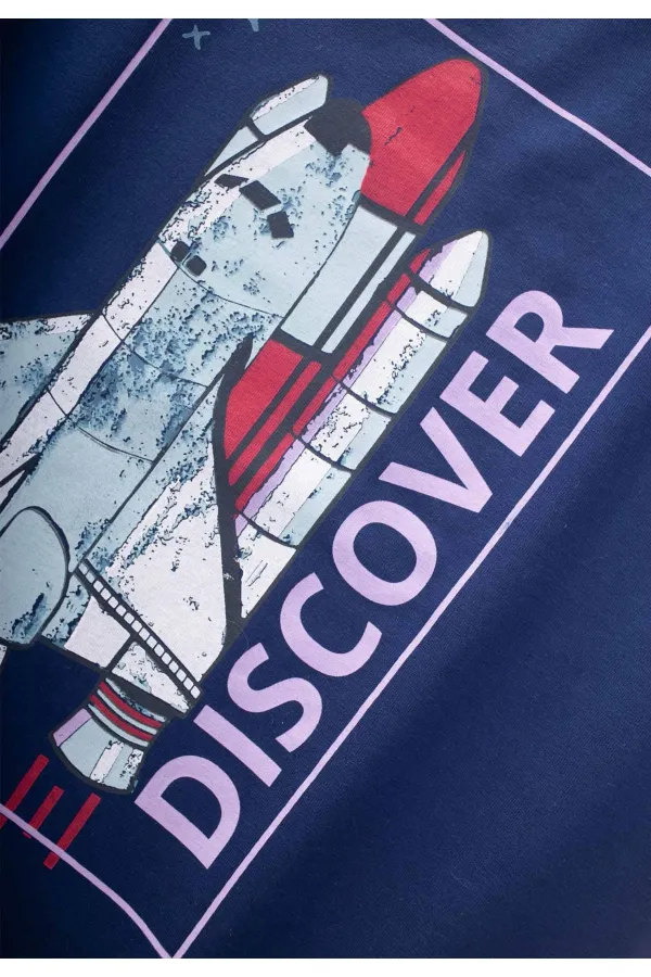 Découvrez le t-shirt imprimé bleu marine pour enfants de 8 à 12 ans.