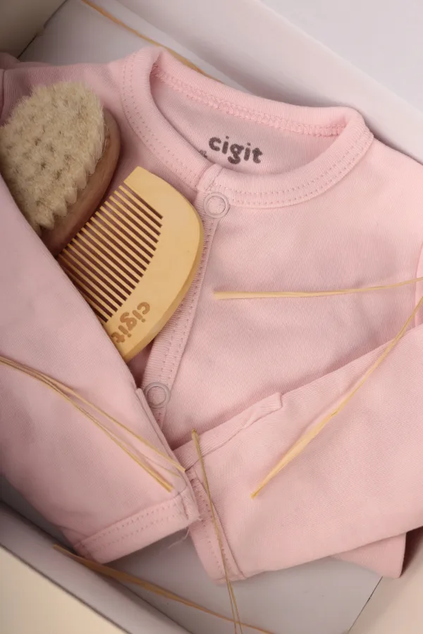 Coffret cadeau standard pour bébé fille Cigit