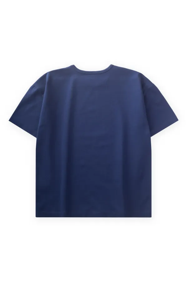 Découvrez le t-shirt imprimé bleu marine pour enfants de 8 à 12 ans.