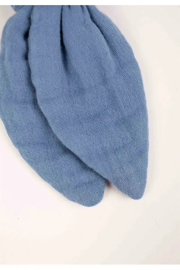 Anneau de dentition en mousseline de bois, bleu indigo.