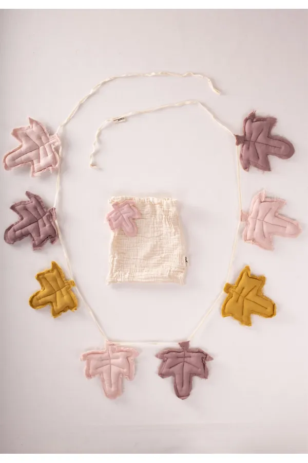 Maple Leaf Muslin Row Children's Room Banner Powder