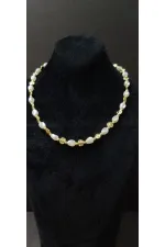 Minimalist Necklace with Gold Details and Pearl Look