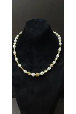 Minimalist Necklace with Gold Details and Pearl Look