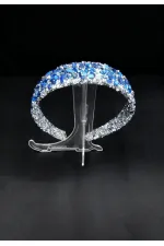 Couronne large ornée de pierres bleues – Création artisanale sur mesure dans des tons argentés