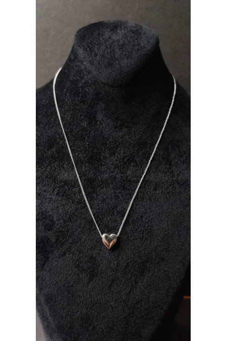 Collier minimaliste argenté en forme de cœur