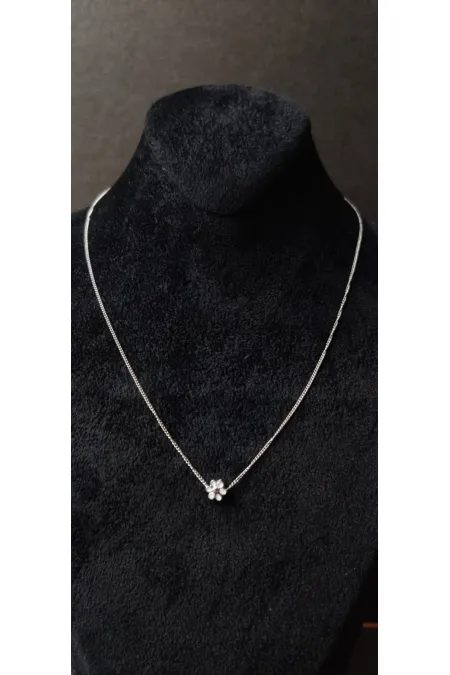 Collier minimaliste à motif floral