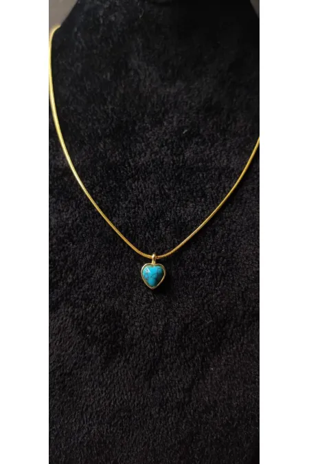 Collier minimaliste doré avec pierre turquoise en forme de cœur
