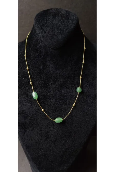 Collier minimaliste orné d'une pierre verte