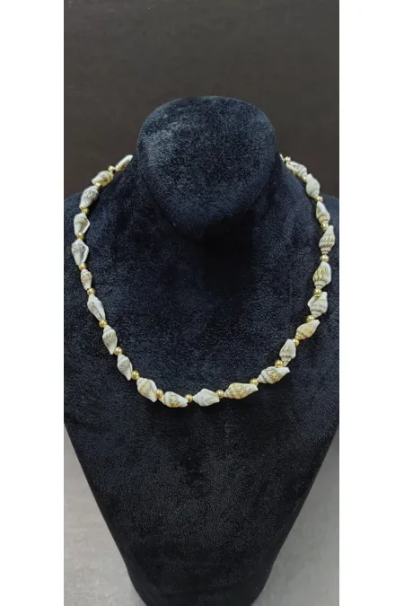 Collier pour femme avec détail coquillage