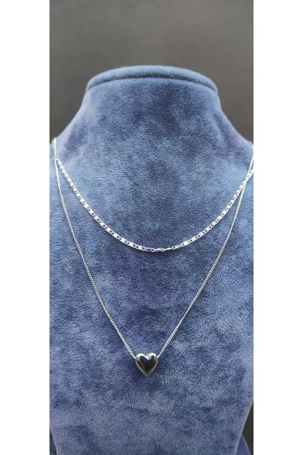 Collier argenté à double chaîne en forme de cœur