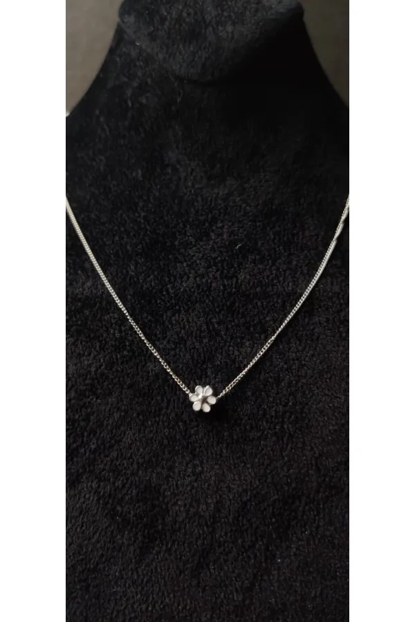 Minimal Çiçek Figürlü Kolye