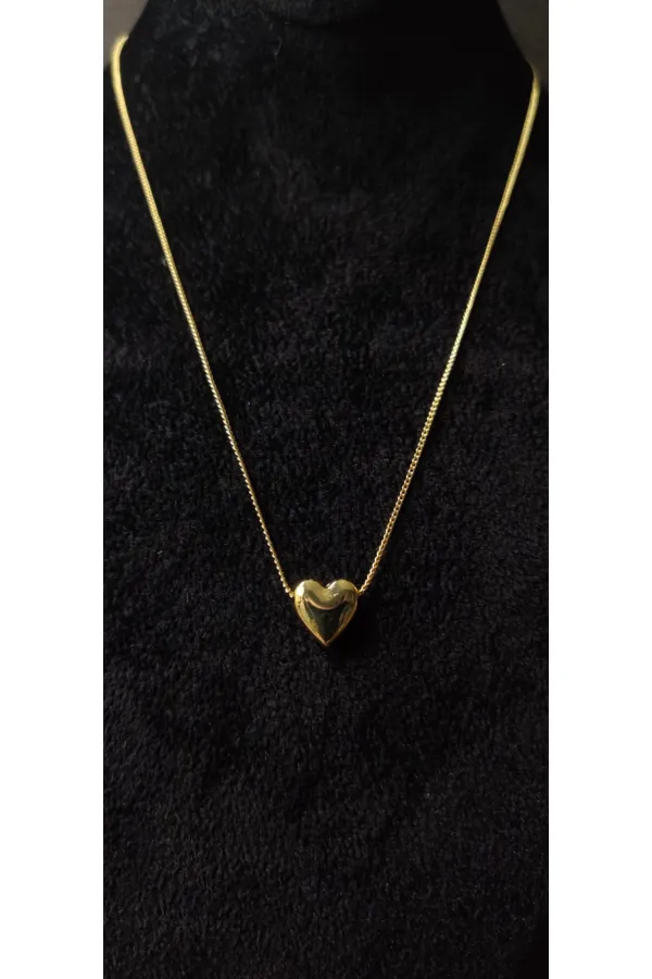 Minimalist Gold-Look Necklace with Shiny Heart Design