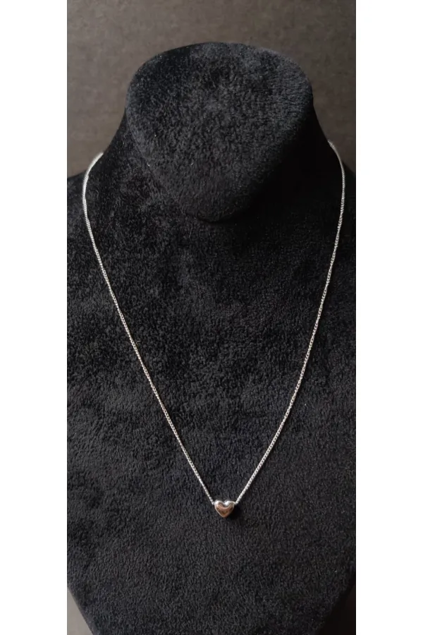Shiny Heart Shaped Minimalist Silver Tone Necklace