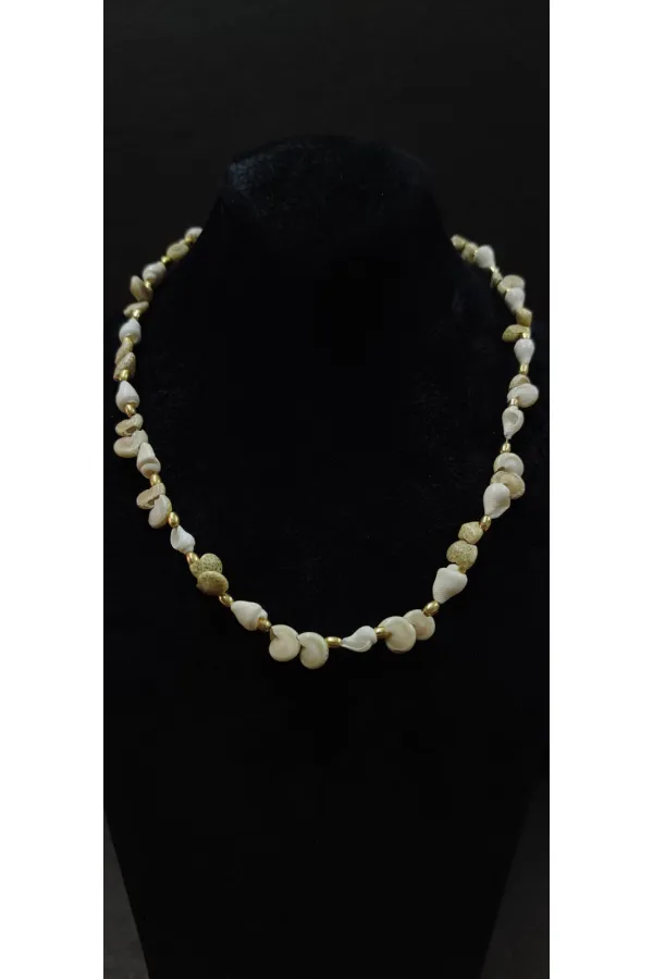 Collier de perles pour femme avec détail coquillage