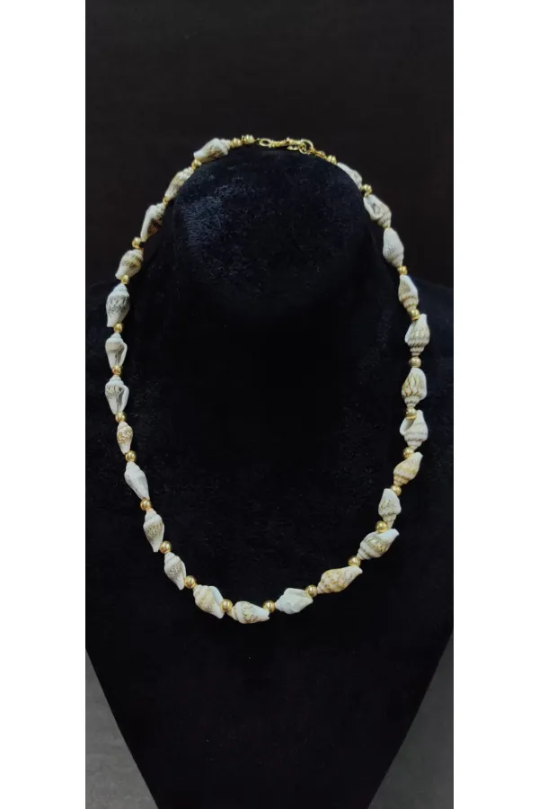 Collier pour femme avec détail coquillage