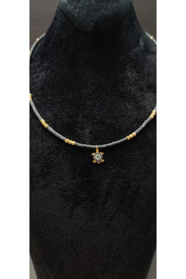 Kaplumbağa Figür Detaylı Boncuklu Kadın Kolye - Gri