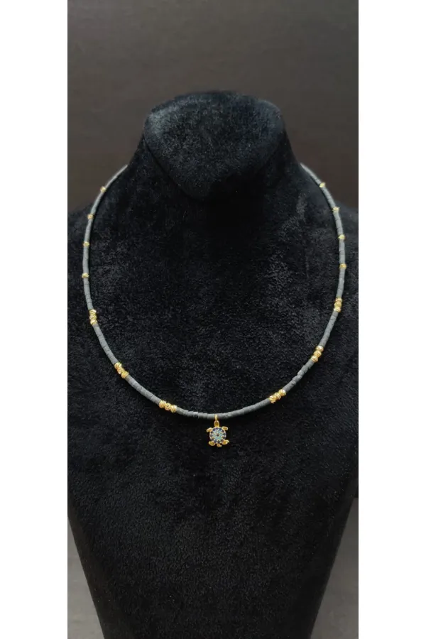 Kaplumbağa Figür Detaylı Boncuklu Kadın Kolye - Gri