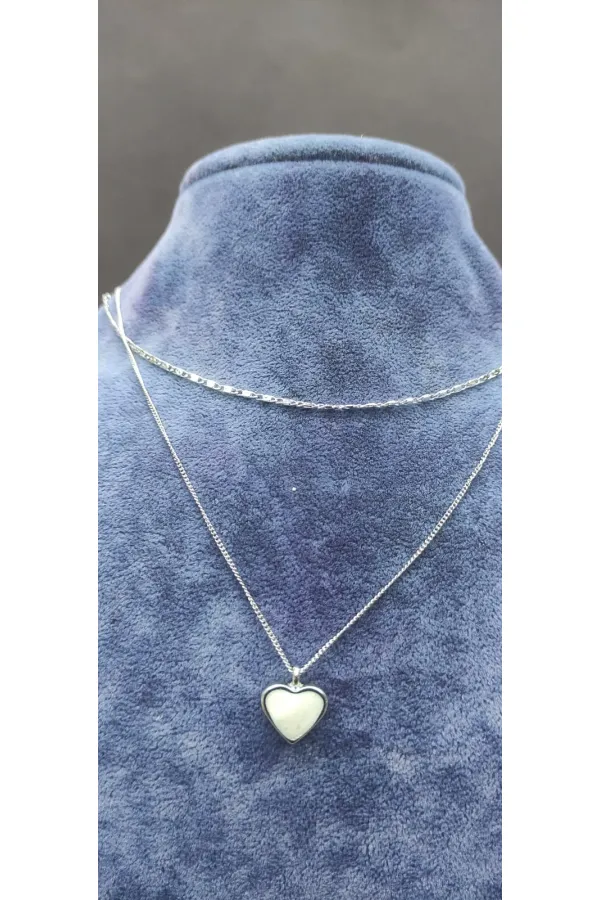 Collier double chaîne argenté en forme de petit cœur