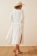 Kadın Beyaz Kuşaklı Yırtmaçlı Uzun Kimono HZL22S-BD158351