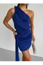 Robe courte asymétrique bleu marine à boucle sur une épaule, en tissu drapé couleur sable, pour femme, HZL26S-FRY123881